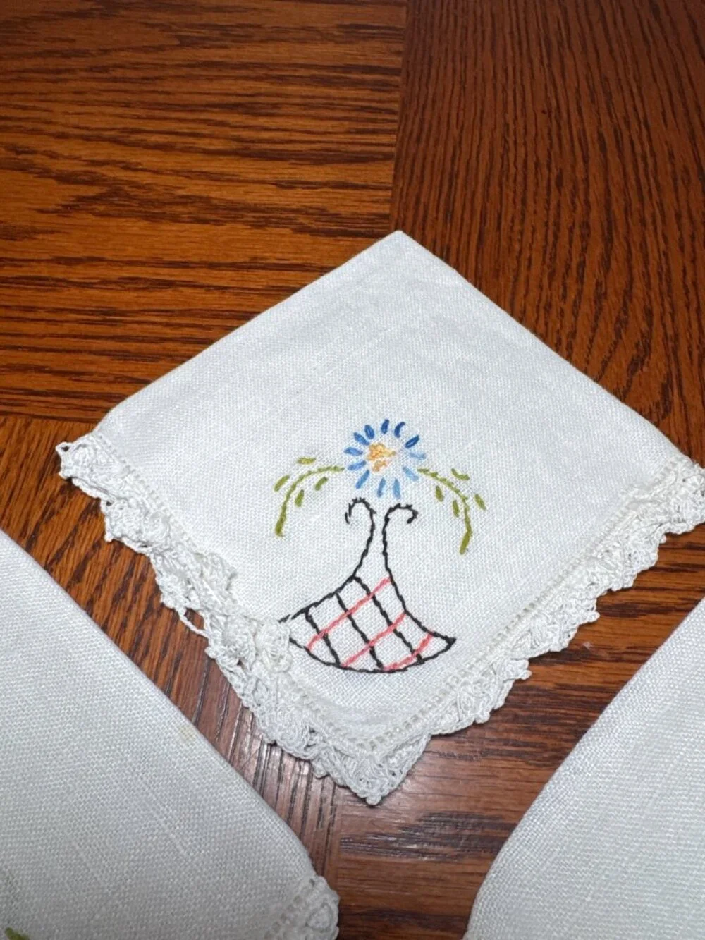 Vintage Square Tablecloth with 4 Napkins Set Embroidered with Flowers
